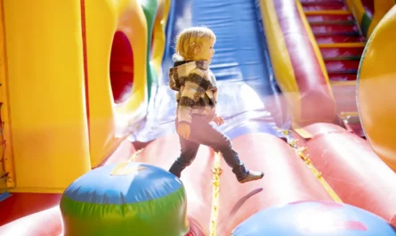 Brinca sin límites en estos parques inflables