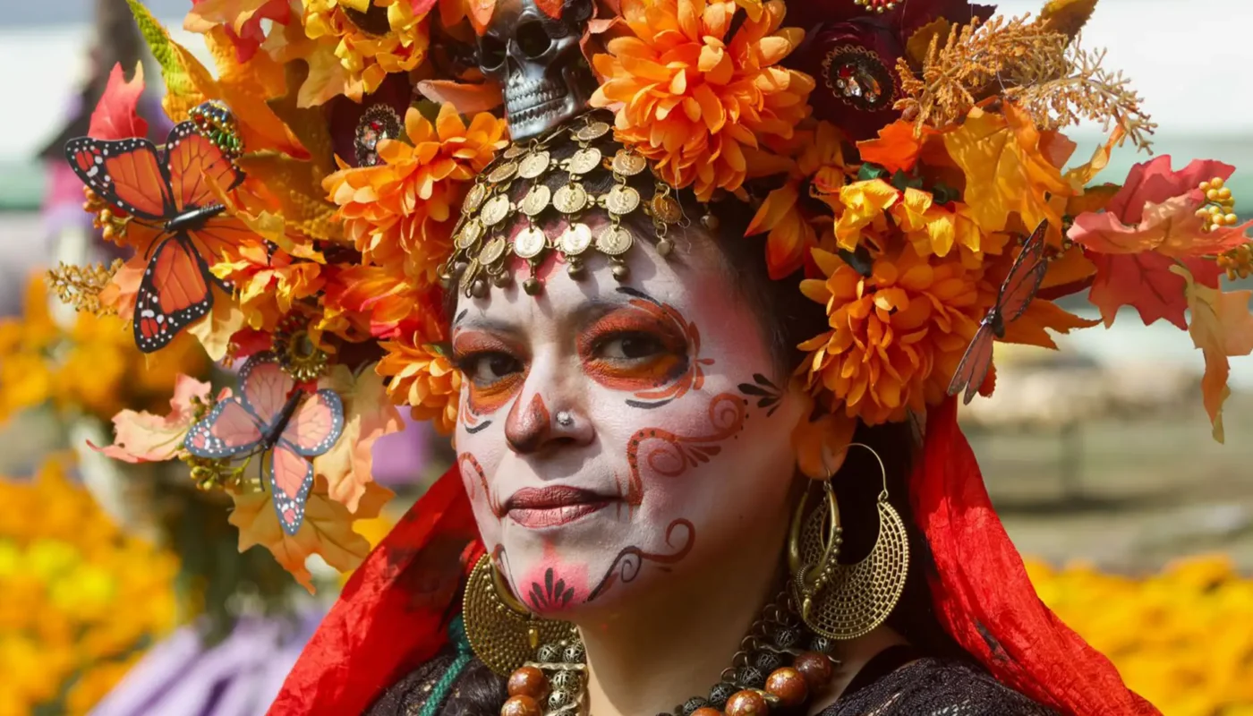 Corre, baila y celebra entre flores en Xochimilco
